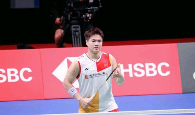 他在庆祝时 他在庆祝时