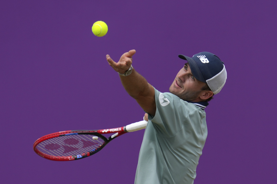 她如闪电般 她如闪电般