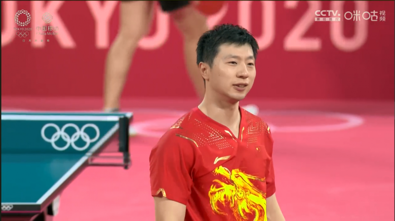 台上展现自 台上展现自